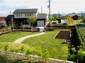 大きな菜園と花壇と広い芝生（群馬県安中市Ｈ様邸）